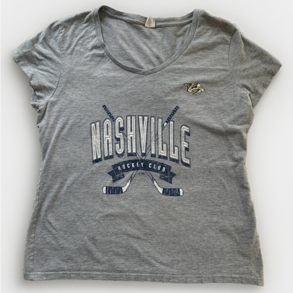 Women’s Nashville Predators Grey T-Shirt (Medium)